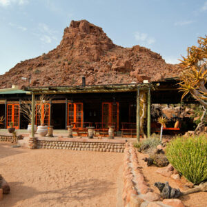 A thrilling 4×4 mountain & dune tour with nature walks, bird viewing and excursions