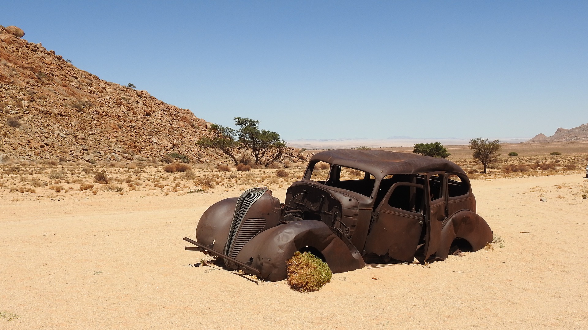 Perfect for nature lovers who want to experience Sossusvlei and at the same time love the silent starlit nights of the Namib Desert