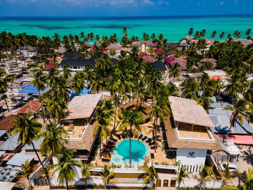A ocean hideaway with a relaxed & intimate atmosphere that has a swimming pool & beach restaurant/bar