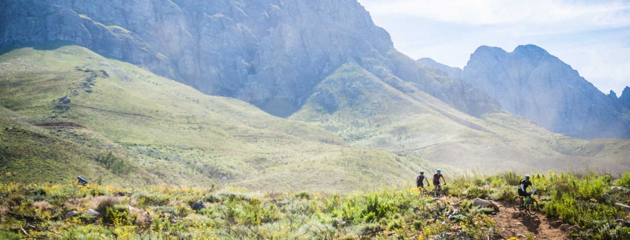 White and green mountain-tops, oceans, thousands of species of flowers and ‘fynbos makes for an unforgettable group tour in Africa