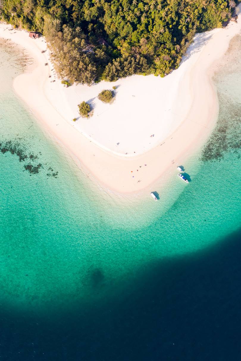 Holiday activities you can partake in are surfing, diving in the big blue, cycling, or walking around to explore other neighbouring beaches